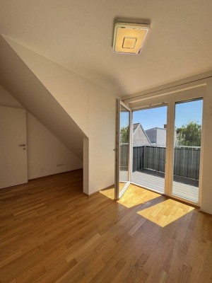 ***Moderne 2-Zimmer-Dachgeschosswohnung mit zwei Balkonen in Ruhelage nahe U1***