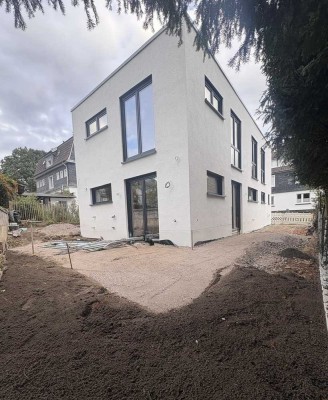 Erstbezug eines Neubaus! Exklusives freistehendes Einfamilienhaus, Garage&Stellplätze in W-Ronsdorf