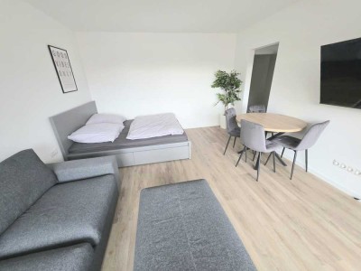 Erstbezug nach Sanierung: möblierte 1-Zi-Wohnung mit Einbauküche, Balkon, Fahrstuhl, Stellplatz