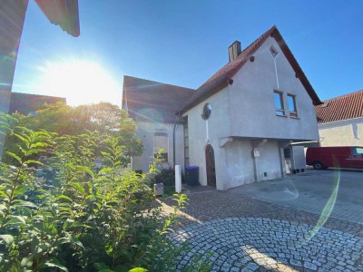 Großflächiges Wohn- und Geschäftshaus mit Tiefgarage, Backstube und bewohnter Fläche in OG und DG