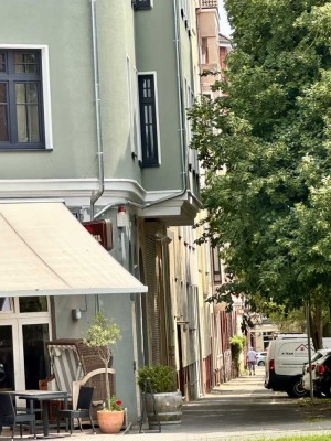 Kiel-Ravensberg, komplett (energetisch) sanierte, wunderschöne 3-Zi-Altbauwohnung mit Loggia im EG
