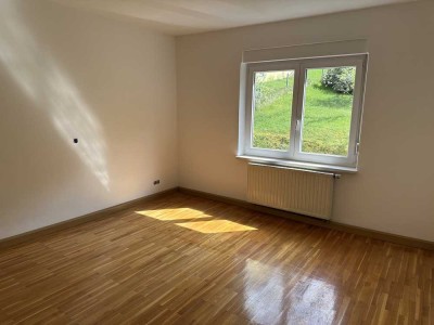Schwandorf Fronberg: Erstbezug nach Sanierung: 3,5-Raum-Wohnung mit Balkon und Garten