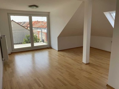 Schöne 2,5 Zimmer Maisonette mit Balkon in ruhiger Lage zu vermieten !