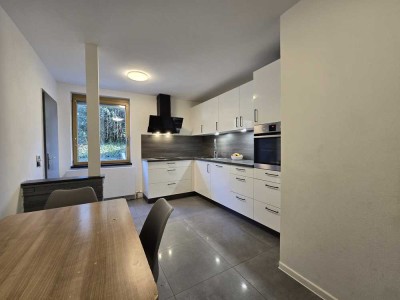 ALLES NAH, ALLES DA: Gepflegte 3,5-Zi-Wohnung mit EBK, gemein. Garten und Stellplatz, zentrale Lage.