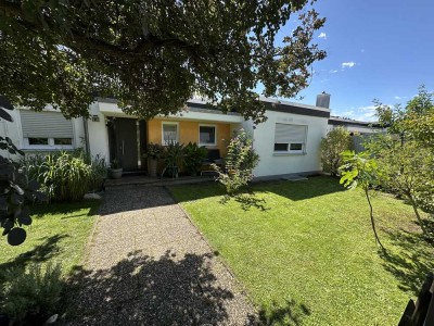 Schönes Bungalow mit geh. Innenausstattung in Nürnberg Thon