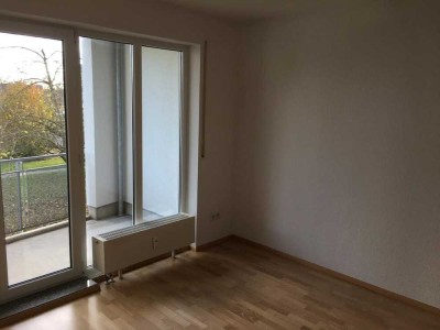 Ruhige 2 Zimmer Wohnung mit Balkon und Tiefgarage