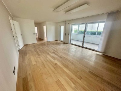 Ein Platz an der Sonne. Lichtdurchflutete 4,5 Zi. Gartenwohnung. KfW 70, 6WE, vermietet.