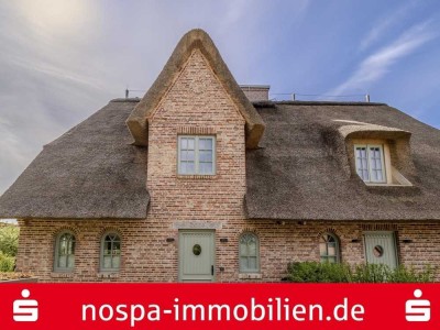 Neubau - Hochwertig ausgestattete, reetgedeckte Doppelhälfte im Süden von Westerland