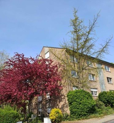 Stilvolle, sonnige, 3-Raum-Wohnung mit geh. Innenausstattung mit Balkon in Solingen