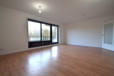 Toll aufgeteilte 3 Zimmerwohnung  **mit Balkon und Tiefgarage**