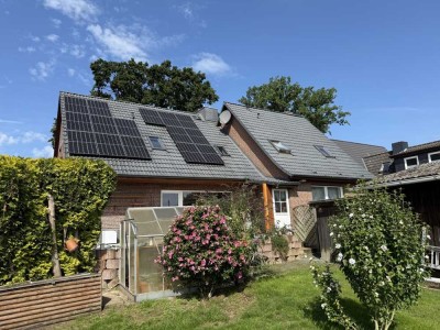 Attraktives Doppelhaus mit Vollkeller, Süd- Ost Terrasse und Carport in zentraler Ortslage