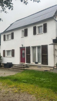 Charmantes Einfamilienhaus mit Garten & Terrasse