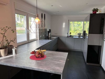 Freistehender, nahezu vollständig sanierter Bungalow mit Gestaltungspotenzial im Kellerbereich!