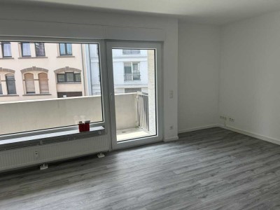 Stilvolle, vollständig renovierte 2-Zimmer-Wohnung mit geh. Innenausstattung mit Balkon in Solingen