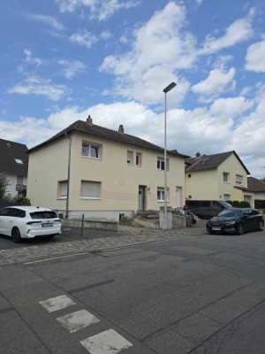 Komplett Saniertes  und Geteiltes 2 Familienhaus