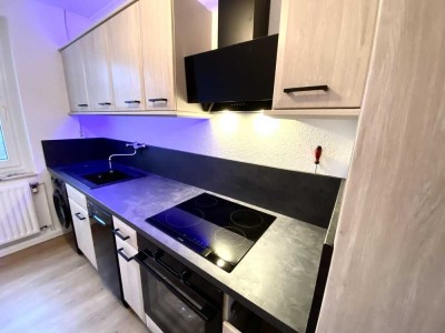 Frisch renovierte 2-Zimmer-Wohnung mit Balkon, Einbauküche und Stellplatz