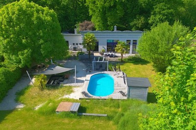 Naturparadies mit Pool, Kamin & 14.000 m² Weidefläche in greifbarer Nähe