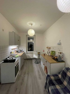 2-Zimmer-Wohnung mit Einbauküche und Badewanne