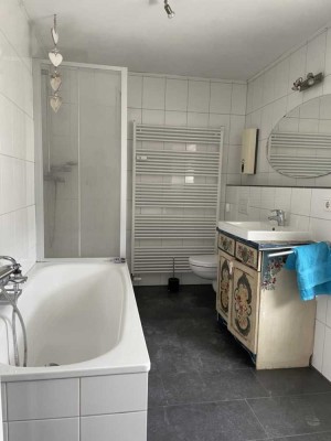 Attraktive und modernisierte 5,5-Raum-Maisonette-Wohnung mit gehobener Innenausstattung in Willich
