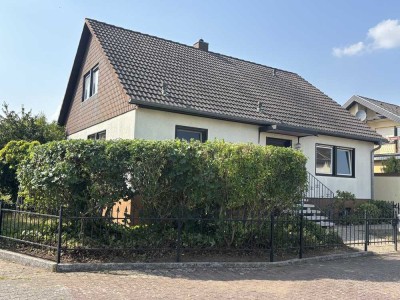 ***Einfamilienhaus mit Erweiterungspotenzial und großem Grundstück in ruhiger Lage***
