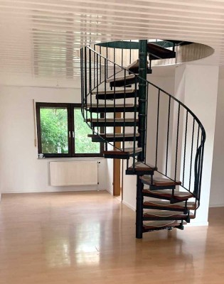 GROSSZÜGIGE GERÄUMIGE 4-ZIMMER-MAISONETTE  mit großem Südbalkon in ruhiger Wohnlage Nähe grüne Lunge
