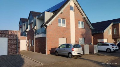 Schöne 2-Zimmer DG-Wohnung in ruhigem 3-FH