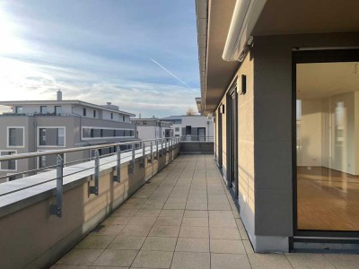 * einzigartiges Penthouse - moderne 4,5-Raum-Wohnung mit Dachterrasse, Sauna und Einbauküche *