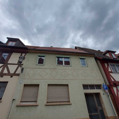 Günstiges 6-Zimmer-Mehrfamilienhaus in Triefenstein