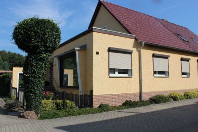 Günstige 4-Raum-Doppelhaushälfte im Grünen