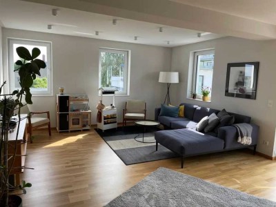 Exklusive 3-Zimmer-Wohnung mit gehobener Innenausstattung mit Balkon und EBK in Rostock