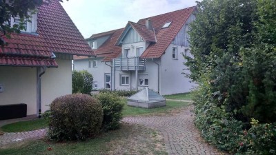 Schöne Erdgeschoss 2,5 Zimmerwohnung in Wohnanlage mit Tiefgarage und Einbauküche