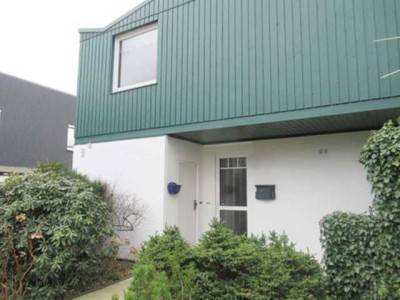 Bremen Habenhausen… die begehrte Wohnlage, gepflegte DHH mit idyll. Hofgarten u. Garage!