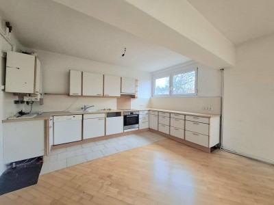 SUPER LAGE !! Renovierungsbedürftige 3-Zimmer Wohnung