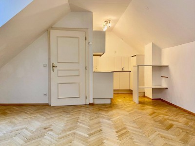 Gemütliche 2-Raumwohnung mit Einbauküche direkt beim Stadtplatz!