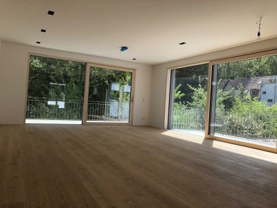 Exklusive 4-Raum-Wohnung mit luxuriöser Innenausstattung mit Balkon und EBK in München Bogenhausen