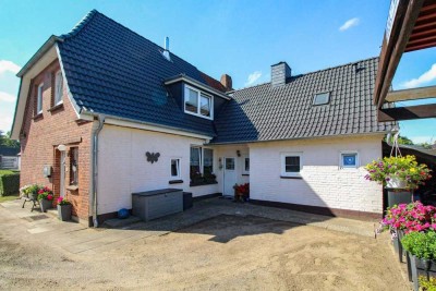 Charmante Doppelhaushälfte mit schönem Außenbereich und neuem Dach in ruhiger Lage von Pönitz