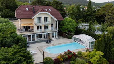 Luxuriöse Villa mit Panoramablick, Swimmingpool und großem Garten in Baden bei Wien