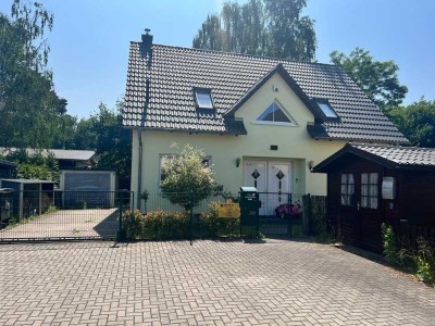 neuwertiges 5-Zimmer-Einfamilienhaus mit geh. Innenausstattung und EBK