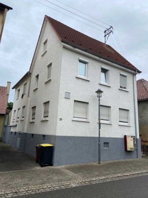 4 Zimmer-Wohnung im EG - großzügige Lagerräume inklusive