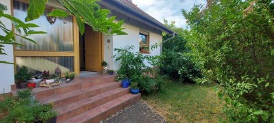 Ein Zuhause für die ganze Familie! Schönes EFH mit Garten u. Einliegerwohnung in Fernwald-Annerod