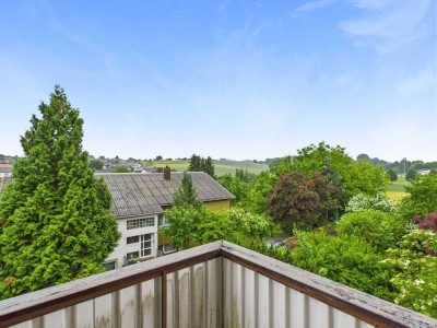 Licht, Luft und Lebensfreude – Zweifamilienhaus mit verträumtem Garten und Stauraum für Visionen