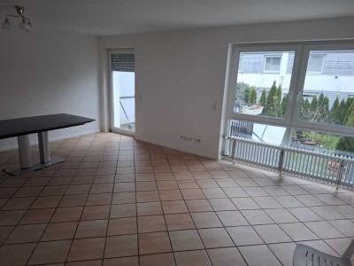 2250 € - 121 m² - 4.0 Zi.