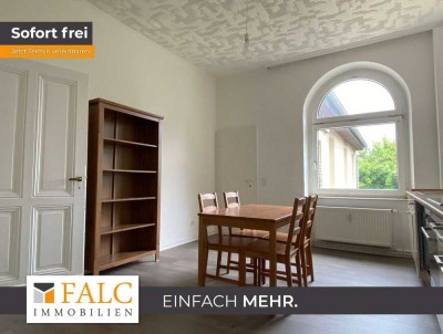 Dachgeschosswohnung mit Altbau-Flair - auch WG-geeignet!
