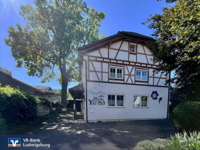 Charmantes Wohnhaus mit großem Garten und vielfältigen Nutzungsmöglichkeiten
