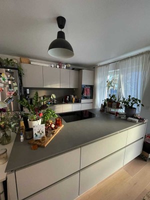 Geschmackvolle Wohnung mit 2 Zimmern, Einbauküche und Gemeinschaftsgarten in Köln