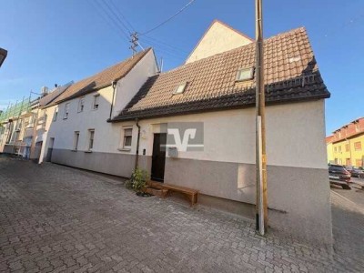 MA-Seckenheim: Flexibel nutzbares, renovierungsbedürftiges 2-FH mit Innenhof!