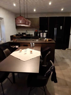 Familienidylle mit modernem Wohnkomfort – Stilvoll saniertes Einfamilienhaus mit großem Garten