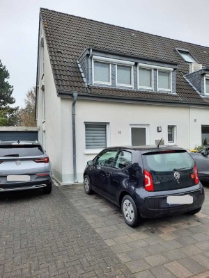 IMMOKONZEPT-NIEDERRHEIN: Tolle Lage, große Garage, 4 Stellplätze am Haus, Garten, Terrasse usw...