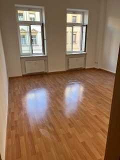 Frischrenoviert, großes Bad & Wohnküche