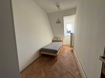 4 kleine Zimmer in bester Lage !! Bis Mitte 2026